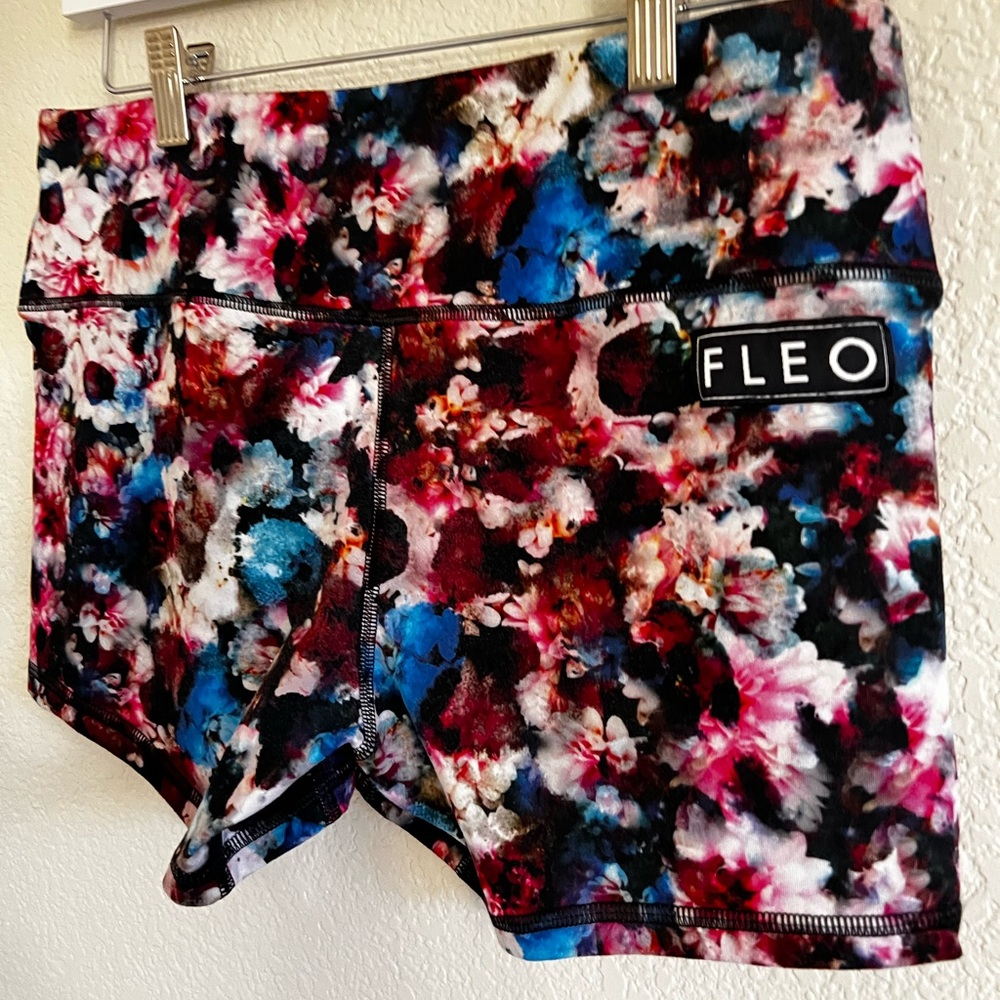 Fleo Dark Floral Power High Rise Short